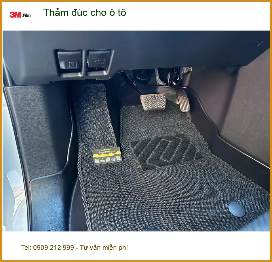 Anh Tùng lắp thảm đúc cho Hyundai Santa Fe tại Quận 2 vì thảm cũ bám bụi khó vệ sinh ảnh thực tế 3