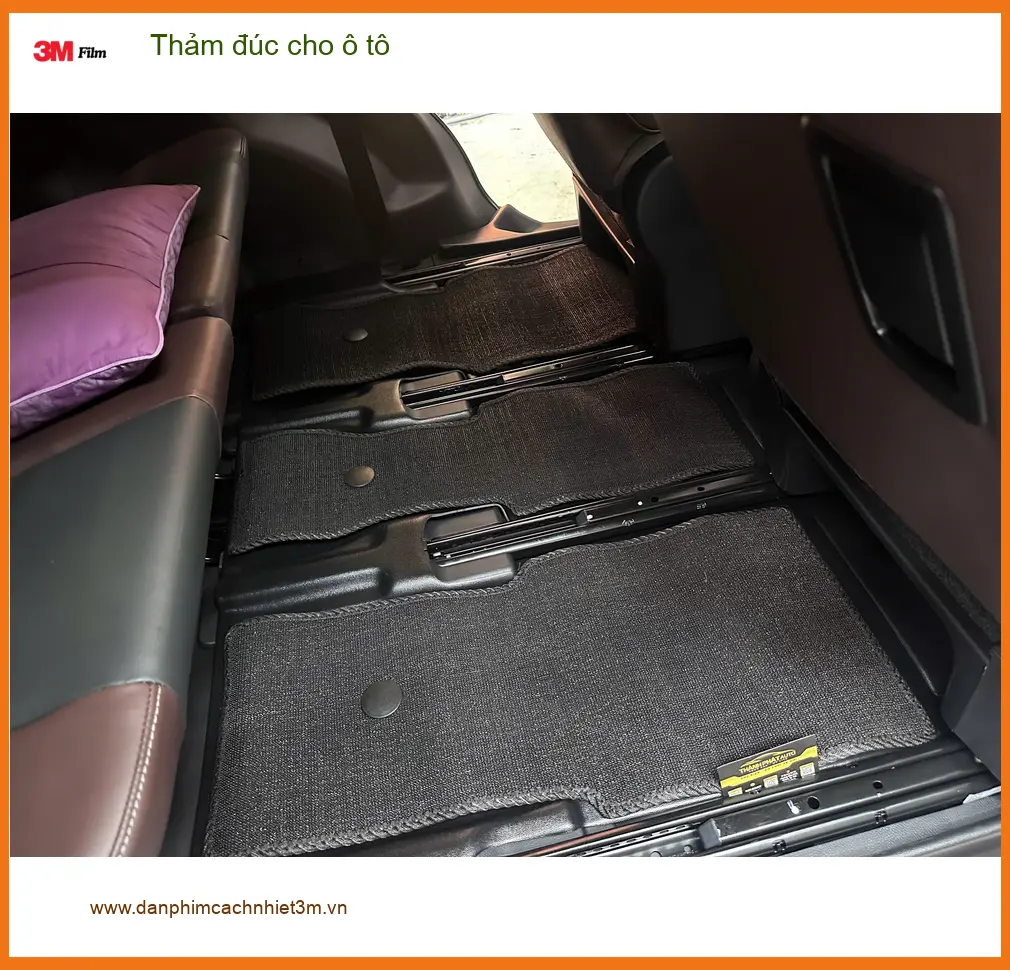 Anh Tùng lắp thảm đúc cho Hyundai Santa Fe tại Quận 2 vì thảm cũ bám bụi khó vệ sinh ảnh thực tế 4