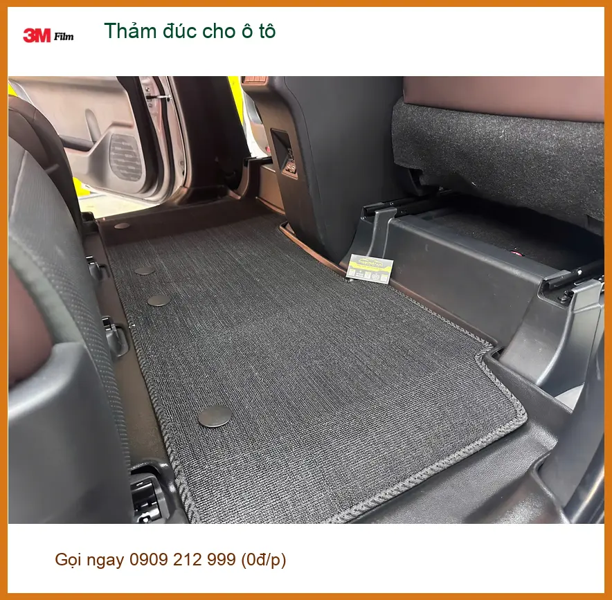 Anh Tùng lắp thảm đúc cho Hyundai Santa Fe tại Quận 2 vì thảm cũ bám bụi khó vệ sinh ảnh thực tế 5