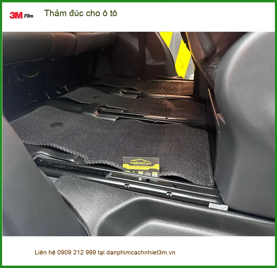 Chị Lan Anh lắp thảm đúc cho ô tô Hyundai Accent tại Quận 12 để xe luôn sạch đẹp ảnh thực tế 2