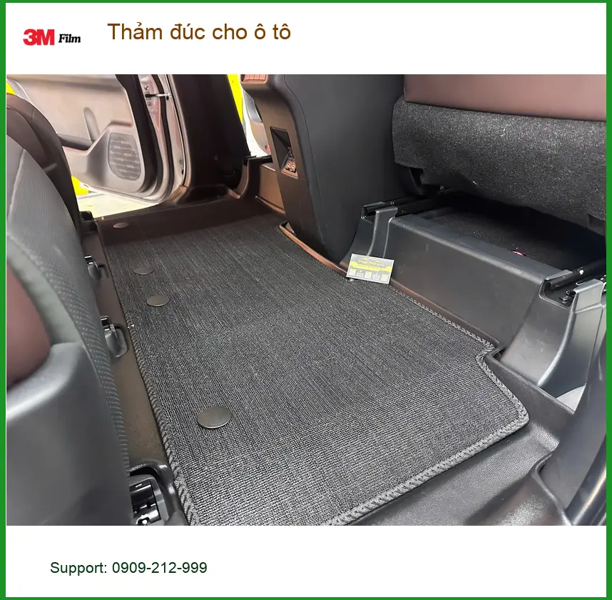 Chị Lan Anh lắp thảm đúc cho ô tô Hyundai Accent tại Quận 12 để xe luôn sạch đẹp ảnh thực tế 4