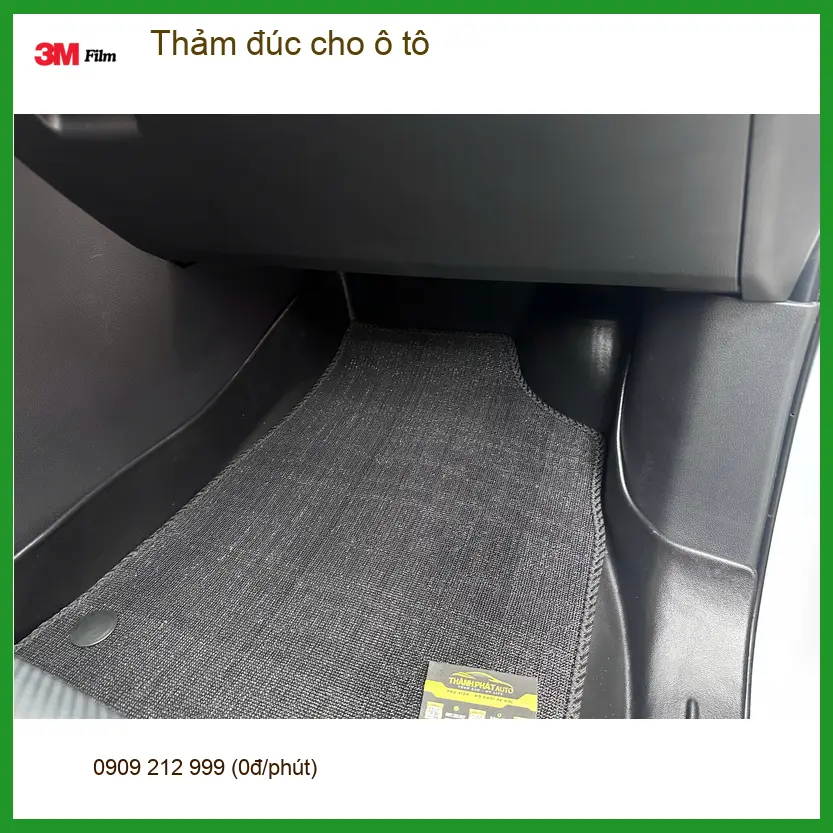 Chị Thanh lắp thảm đúc cho Suzuki XL7 tại Hóc Môn để dễ vệ sinh nội thất