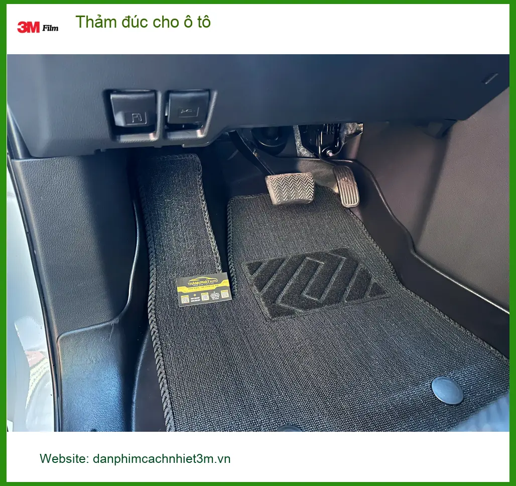 Chị Thanh lắp thảm đúc cho Suzuki XL7 tại Hóc Môn để dễ vệ sinh nội thất ảnh thực tế 2