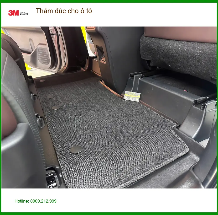 Chị Thanh lắp thảm đúc cho Suzuki XL7 tại Hóc Môn để dễ vệ sinh nội thất ảnh thực tế 3