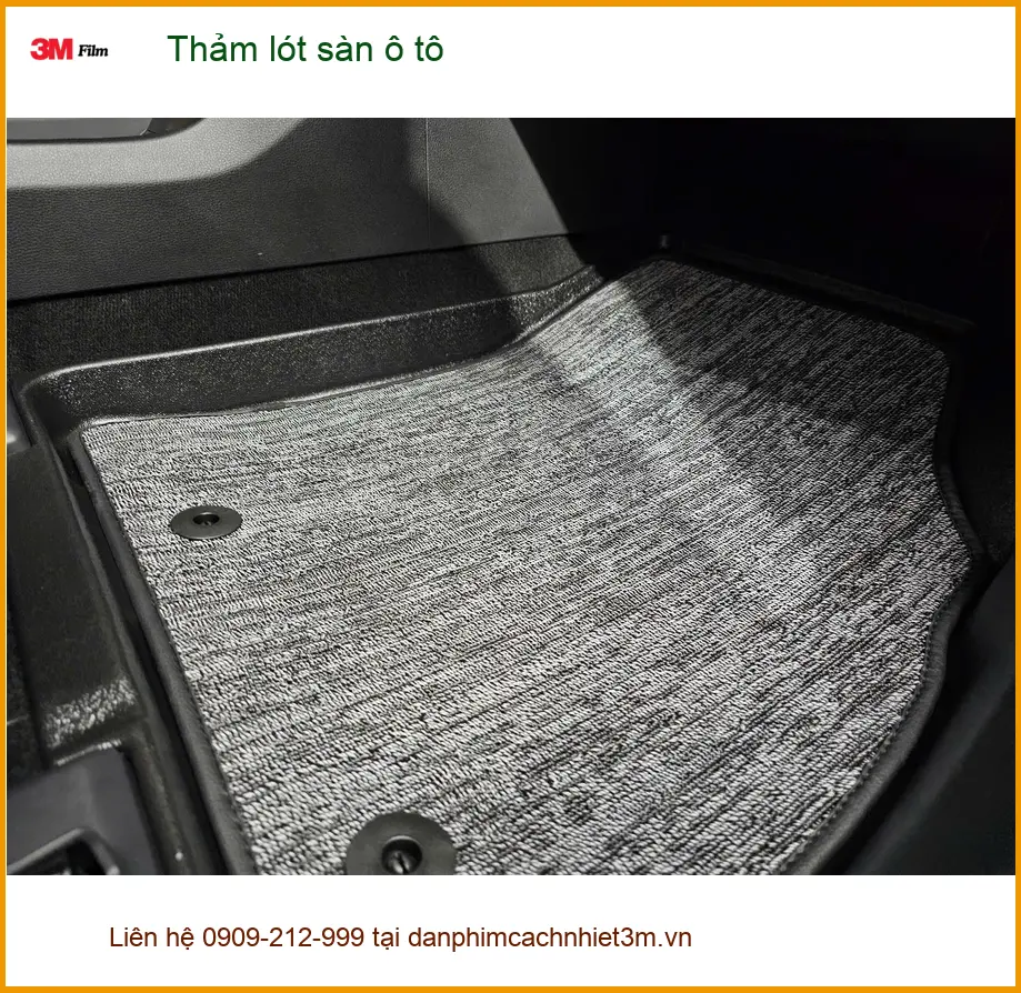 Chị Thuỷ thay thảm lót sàn ô tô Toyota Raize tại Quận 2