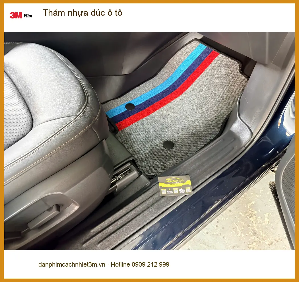 Chị Mỹ Linh thay thảm nhựa đúc ô tô Hyundai SantaFe tại Củ Chi ảnh thực tế 3