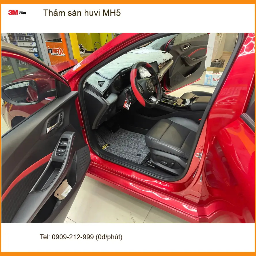 Anh Minh lắp thảm sàn Huvi MH5 cho Toyota Camry tại Quận 1 vì thảm cũ khó vệ sinh ảnh thực tế 2