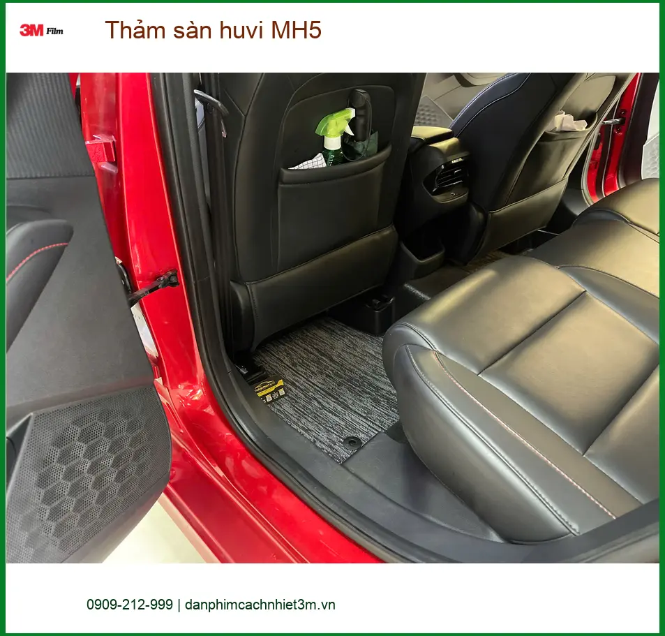 Anh Minh lắp thảm sàn Huvi MH5 cho Toyota Camry tại Quận 1 vì thảm cũ khó vệ sinh ảnh thực tế 3