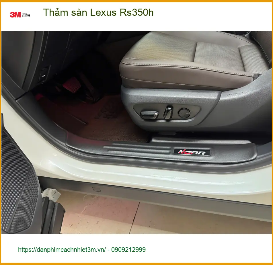 Anh Minh thay thảm sàn Lexus Rs350h tại Quận Tân Bình để giữ không gian xe luôn sạch đẹp ảnh thực tế 3