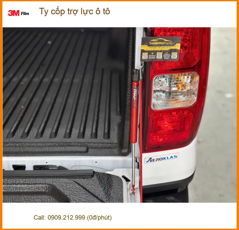 Anh Bách lắp ty cốp trợ lực ô tô cho Mitsubishi Outlander tại Quận 2 để tiện lấy đồ ảnh thực tế 3