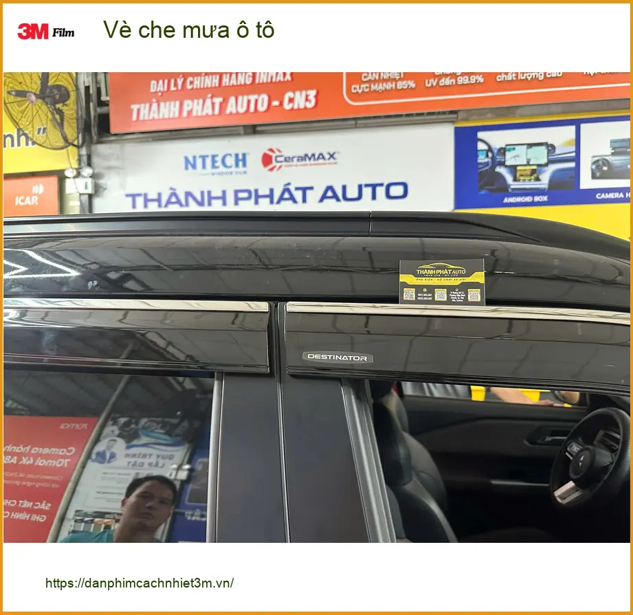 Anh Khải lắp vè che mưa ô tô cho Mitsubishi Triton tại Bình Chánh để tránh nước bắn ảnh thực tế 2