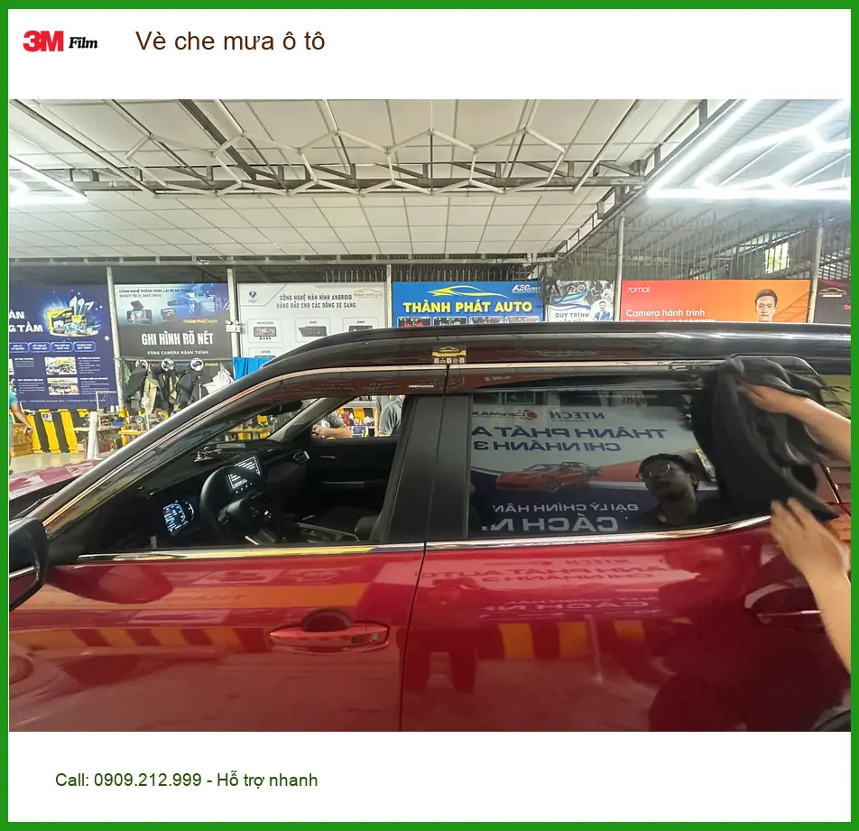Anh Khải lắp vè che mưa ô tô cho Mitsubishi Triton tại Bình Chánh để tránh nước bắn ảnh thực tế 4