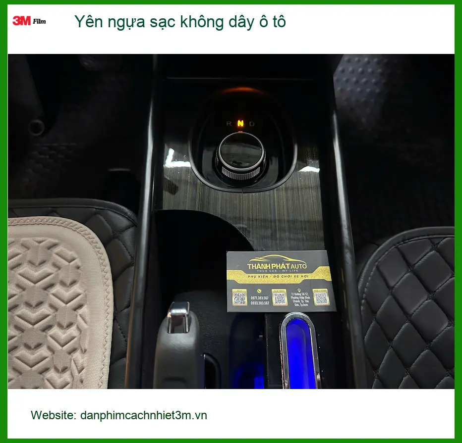 Chị Thư lắp yên ngựa sạc không dây ô tô cho Toyota Vios tại Củ Chi