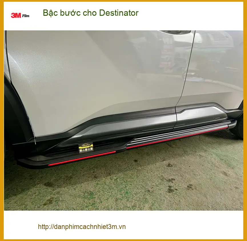 Anh Minh lắp bậc bước cho Destinator tại Quận Thủ Đức, giúp gia đình lên xuống xe an toàn hơn