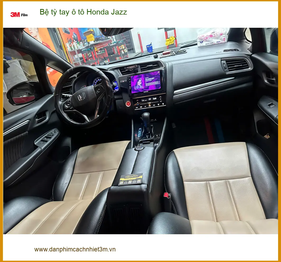Anh Long lắp bệ tỳ tay ô tô Honda Jazz Quận 12 chính hãng, lái xe thoải mái