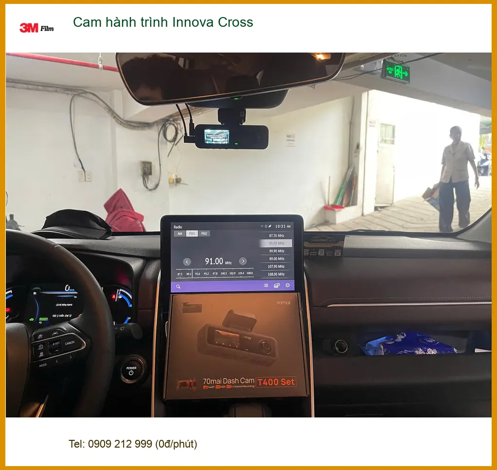 Anh Duy lắp cam hành trình Innova Cross Quận 9 để ghi lại lộ trình an toàn