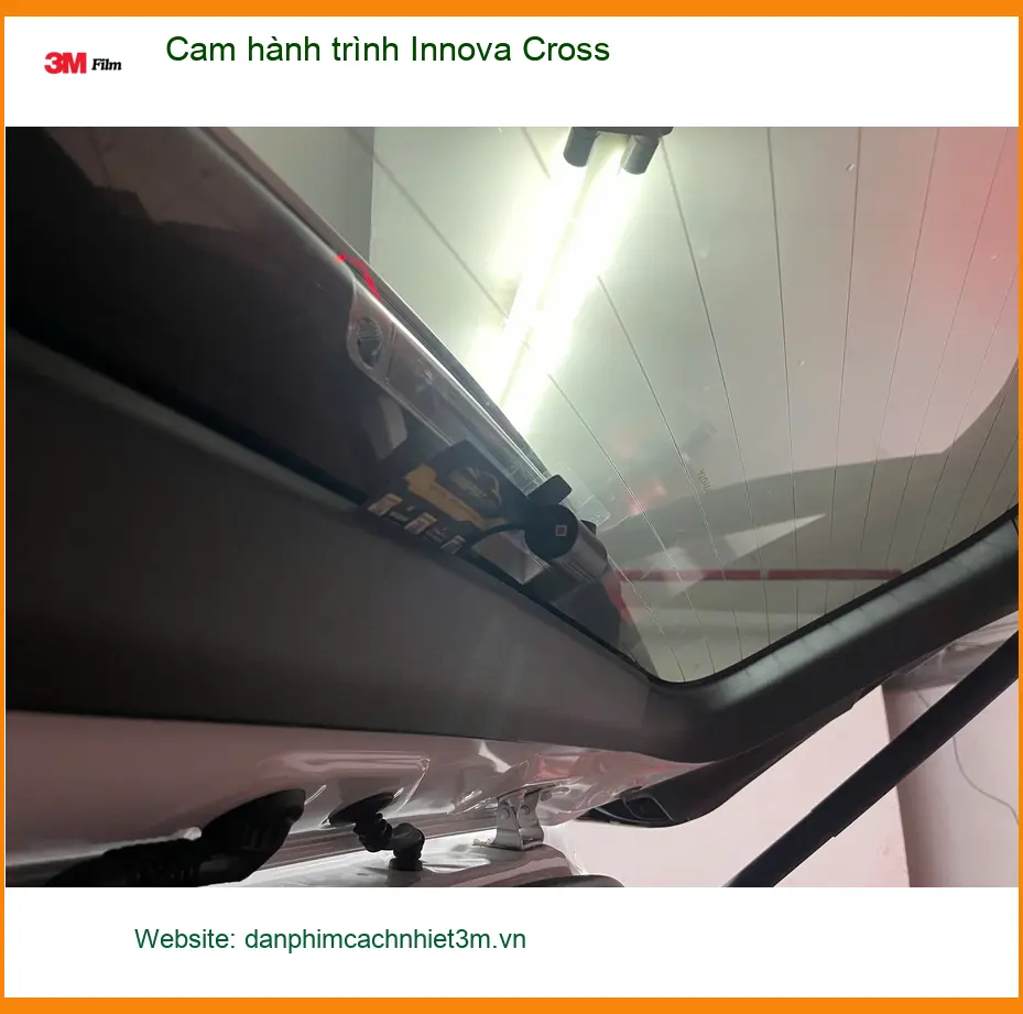 Anh Duy lắp cam hành trình Innova Cross Quận 9 để ghi lại lộ trình an toàn ảnh thực tế 3