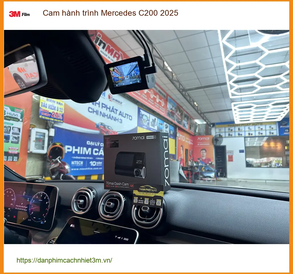 Chú Phước lắp cam hành trình Mercedes C200 2025 tại Quận 12 để an tâm lái xe ảnh thực tế 3