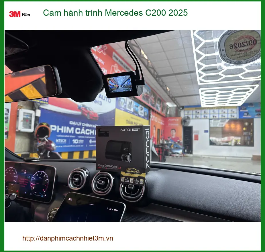 Chú Phước lắp cam hành trình Mercedes C200 2025 tại Quận 12 để an tâm lái xe ảnh thực tế 5