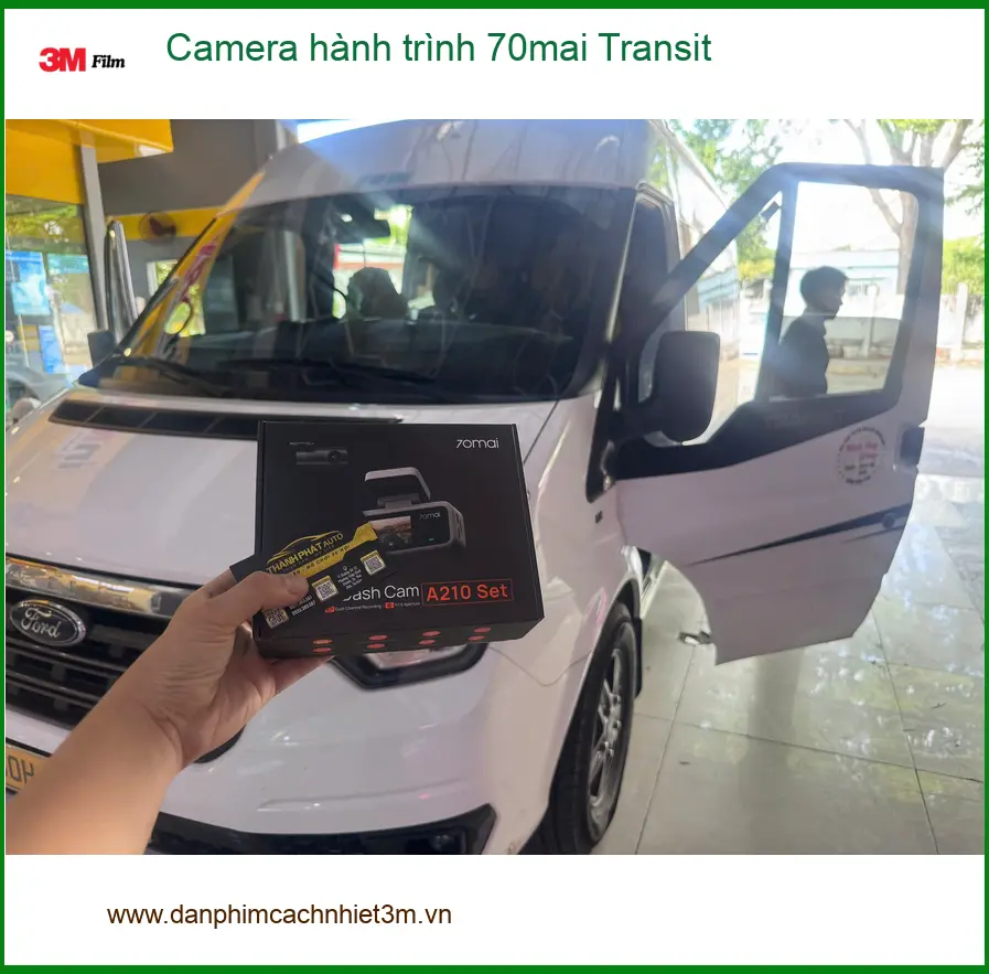 Anh Dũng lắp Camera hành trình 70mai Ford Transit tại Quận 9 an tâm