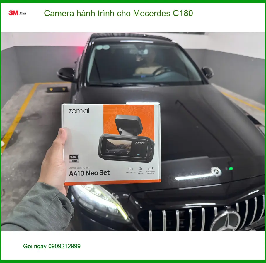 Chị Thảo lắp Camera hành trình cho Mercedes C180 tại Quận 9 để yên tâm di chuyển