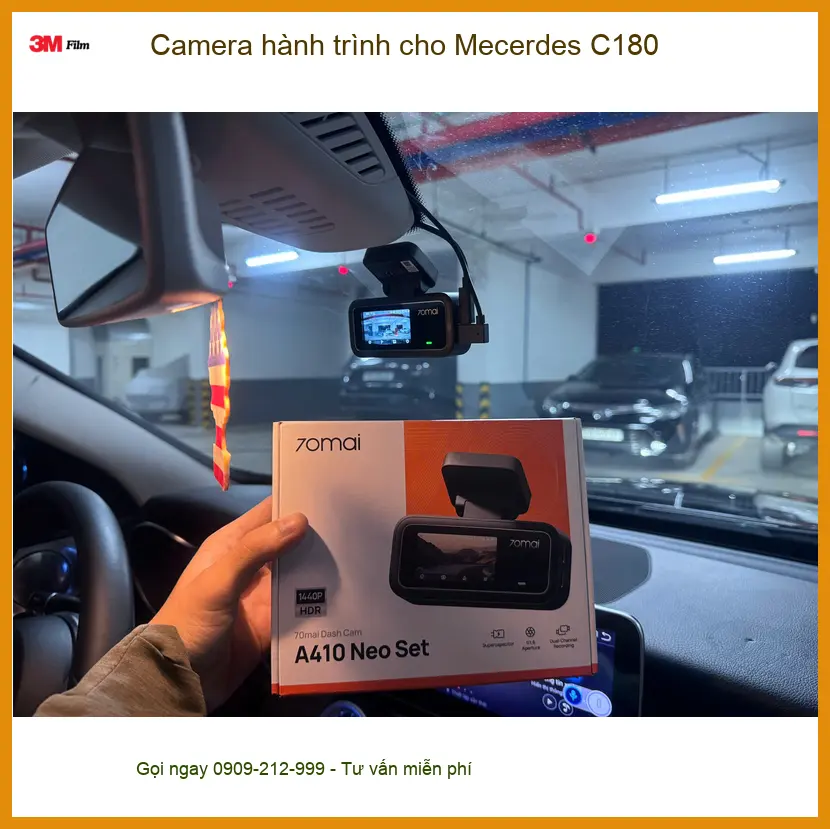 Chị Thảo lắp Camera hành trình cho Mercedes C180 tại Quận 9 để yên tâm di chuyển ảnh thực tế 2