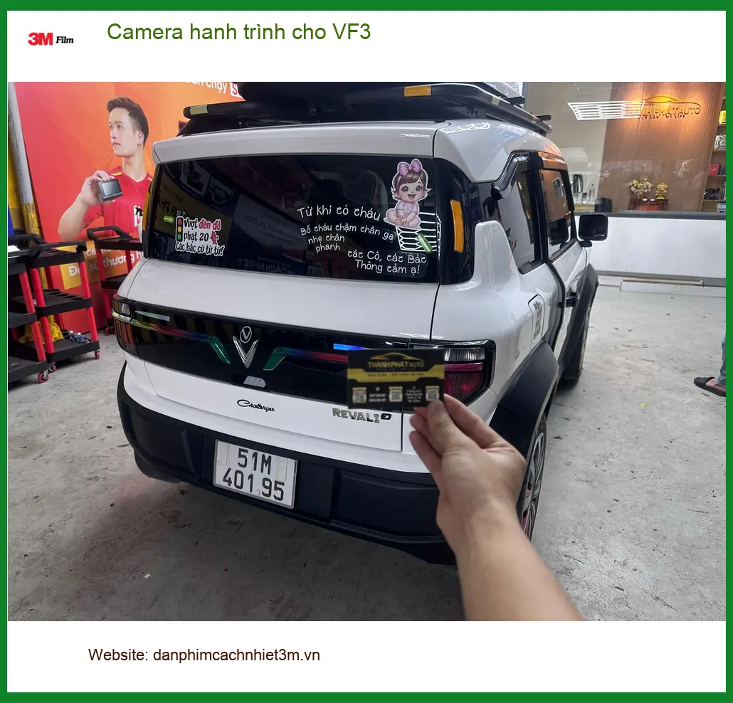 Anh Dũng lắp Camera hành trình cho VinFast VF3 tại Quận 12 để yên tâm di chuyển