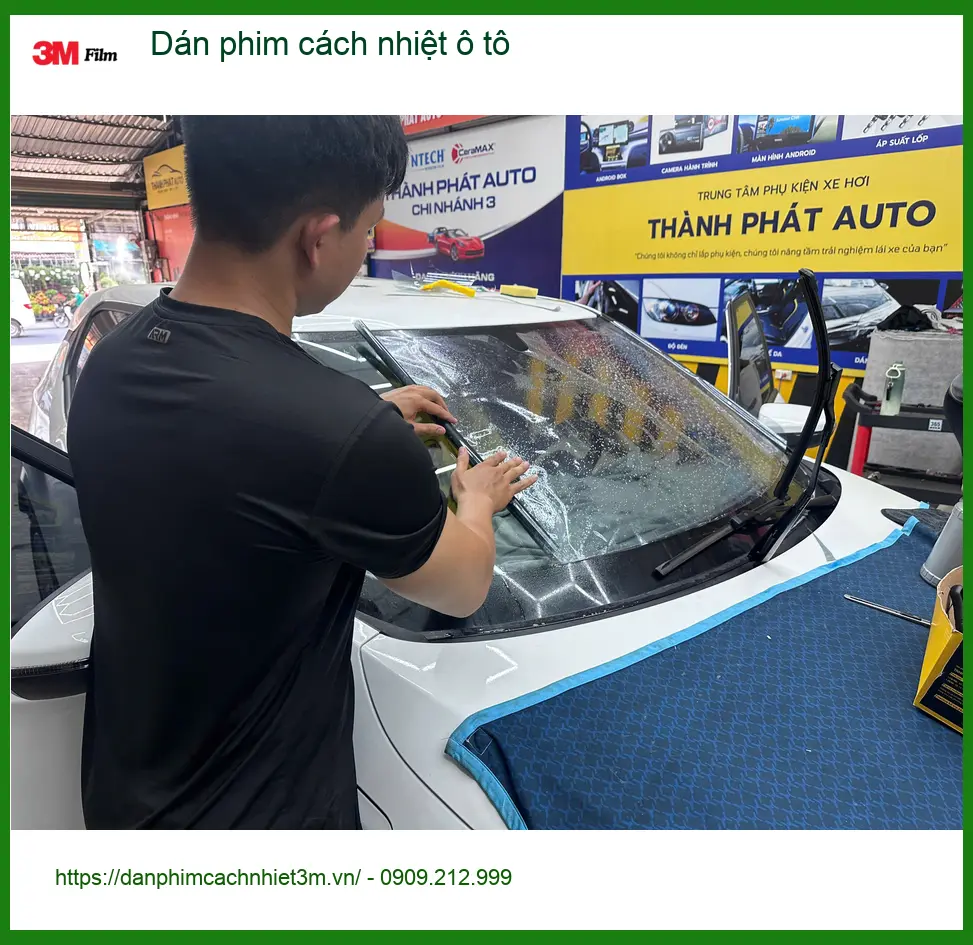 Anh Cường dán phim cách nhiệt ô tô Hyundai Creta tại Quận 12 để giảm nhiệt và bảo vệ nội thất xe ảnh thực tế 2