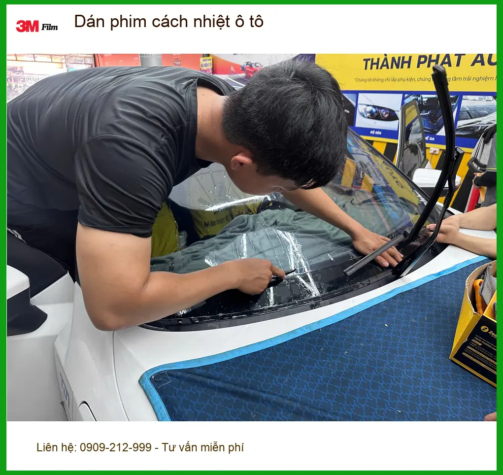 Anh Cường dán phim cách nhiệt ô tô Hyundai Creta tại Quận 12 để giảm nhiệt và bảo vệ nội thất xe ảnh thực tế 4
