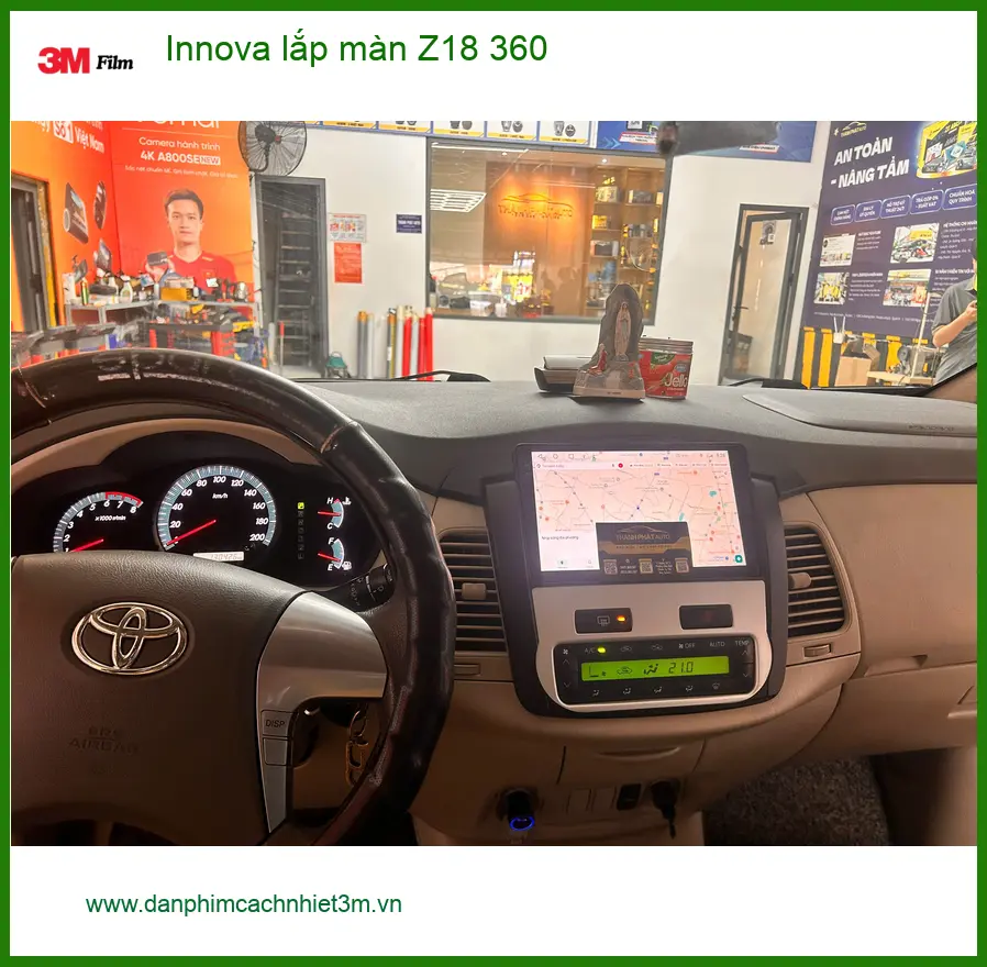 Chú Lộc lắp màn hình Z18 360 cho Innova tại Quận 12 để xóa điểm mù khi đậu xe