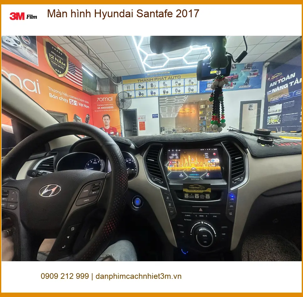 Anh Duy lắp màn hình Hyundai Santafe 2017 tại Quận 12 vì màn zin chậm chạp ảnh thực tế 4