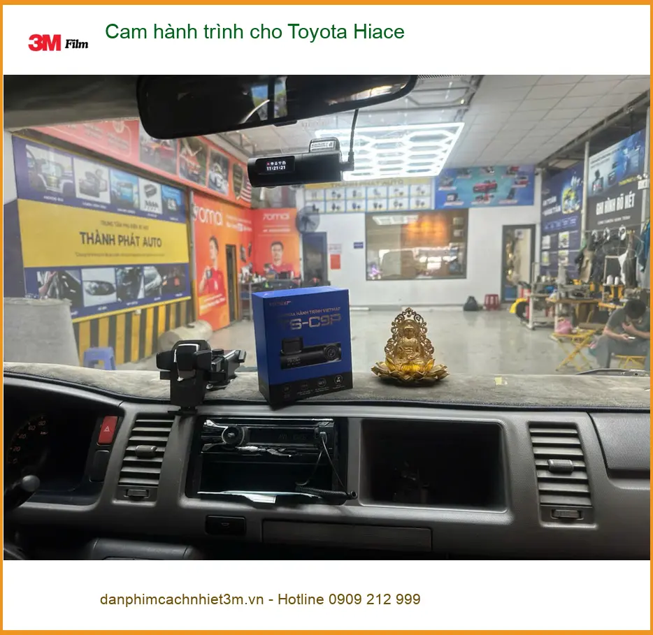 Anh Kiệt lắp cam hành trình cho Toyota Hiace Quận 12 để an tâm giao hàng ảnh thực tế 3