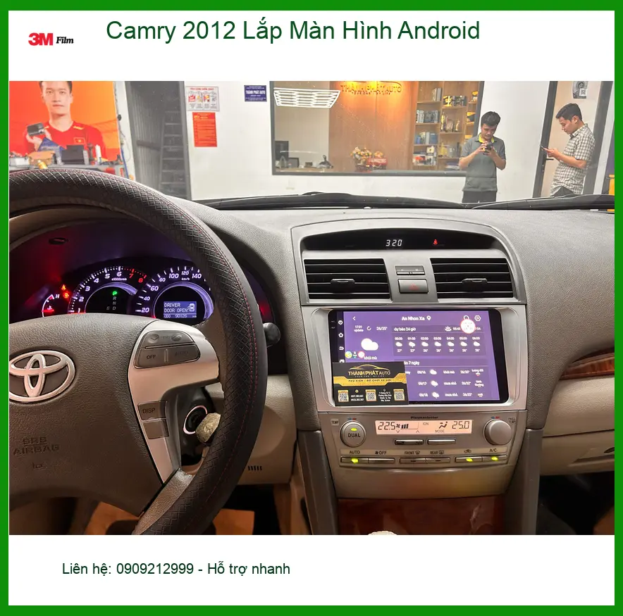 Anh Quang lắp màn hình Android cho Camry 2012 tại Quận 12 do màn zin lỗi thời