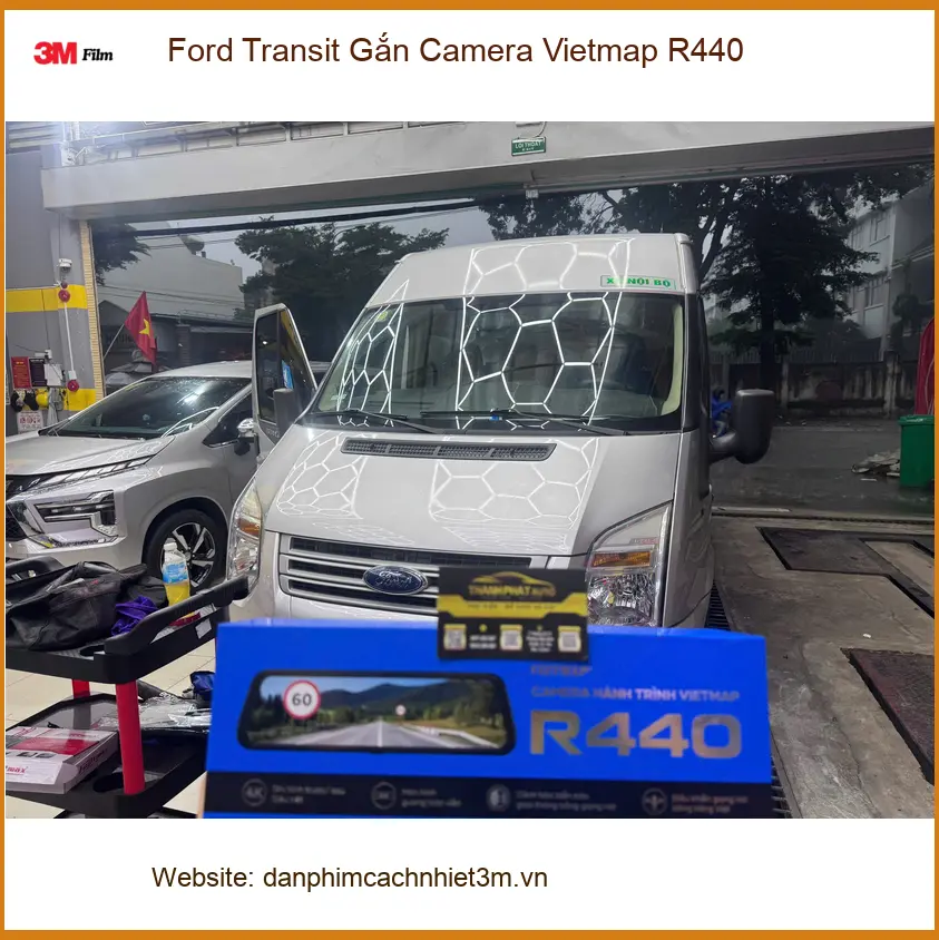 Anh Minh Khôi gắn Camera Vietmap R440 cho Ford Transit tại Quận 9 ảnh thực tế 4
