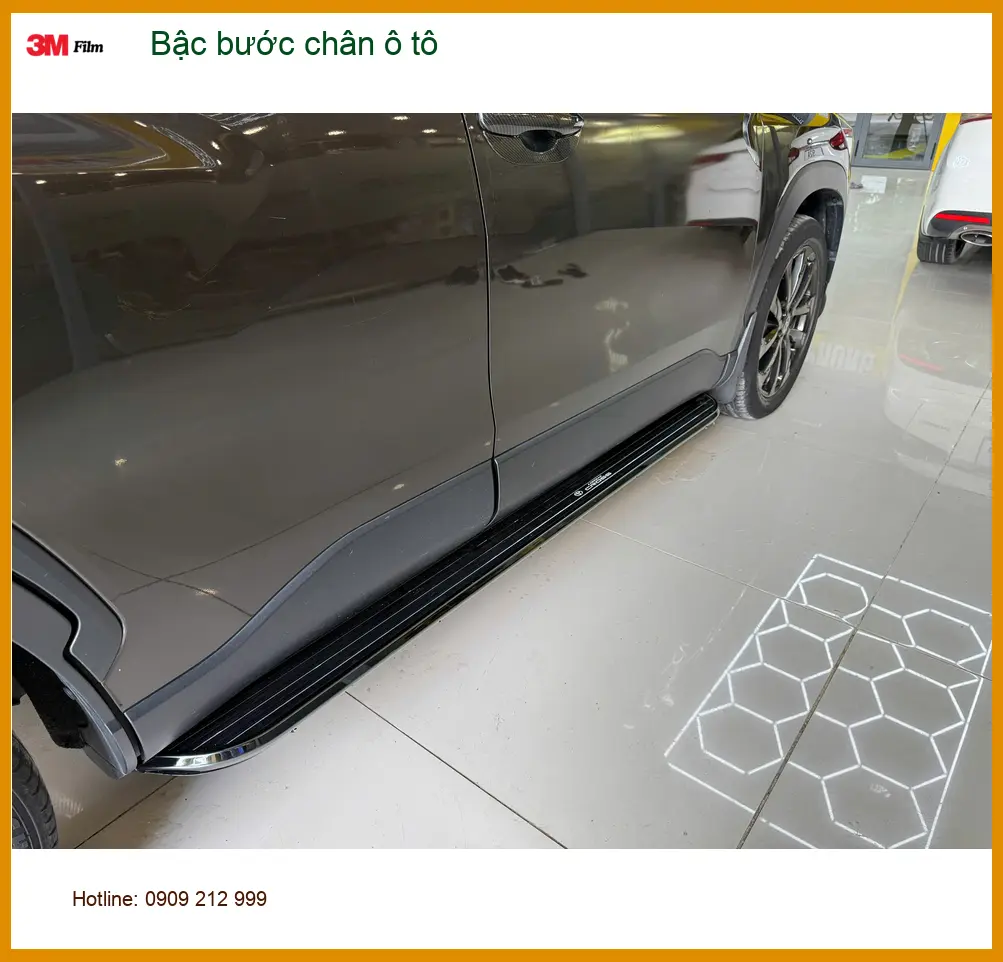 Anh Trường lắp bậc bước chân ô tô cho VinFast Lux SA tại Quận Gò Vấp để gia đình dễ lên xuống ảnh thực tế 2