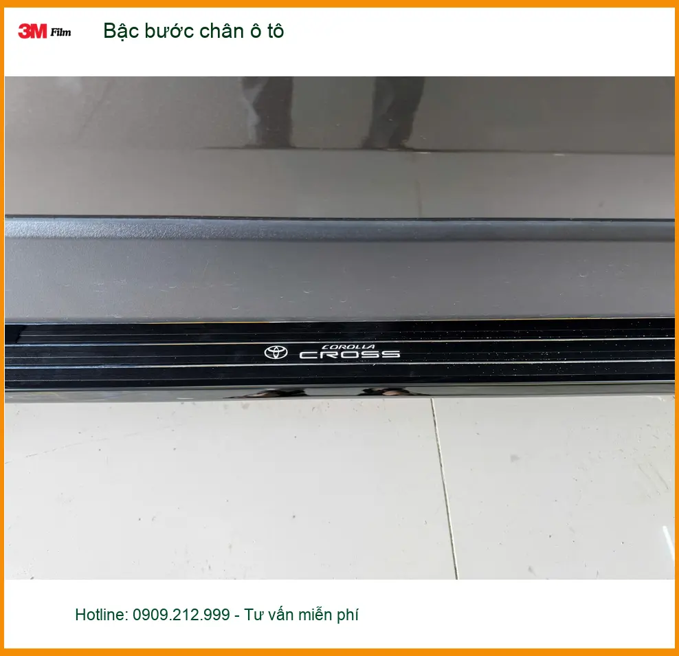 Anh Trường lắp bậc bước chân ô tô cho VinFast Lux SA tại Quận Gò Vấp để gia đình dễ lên xuống ảnh thực tế 4
