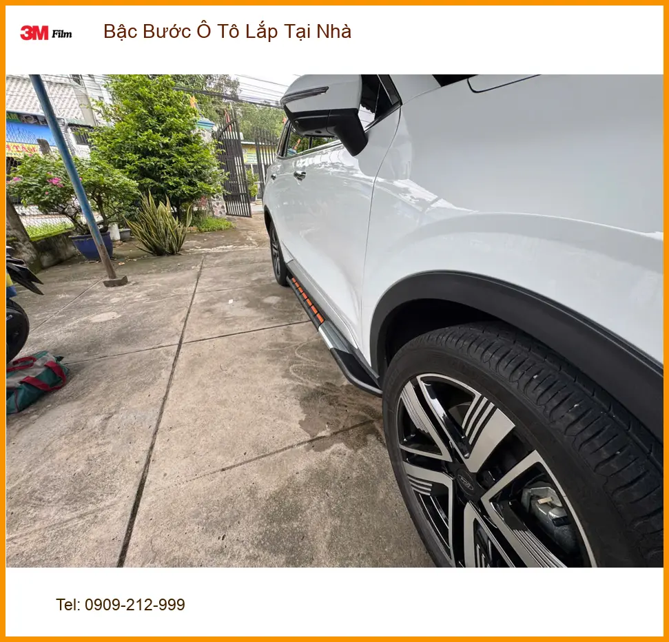 Chị Linh Chi lắp bậc bước ô tô Mazda CX-5 tại nhà Quận Thủ Đức