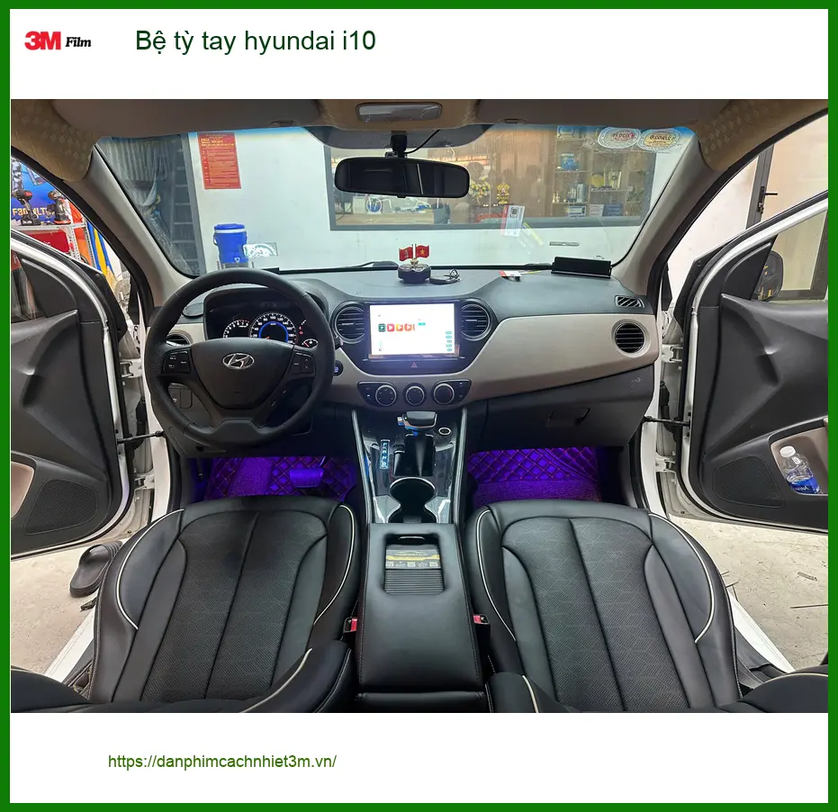 Anh Cường lắp bệ tỳ tay Hyundai i10 tại Quận 4 để lái xe đường dài đỡ mỏi tay ảnh thực tế 2