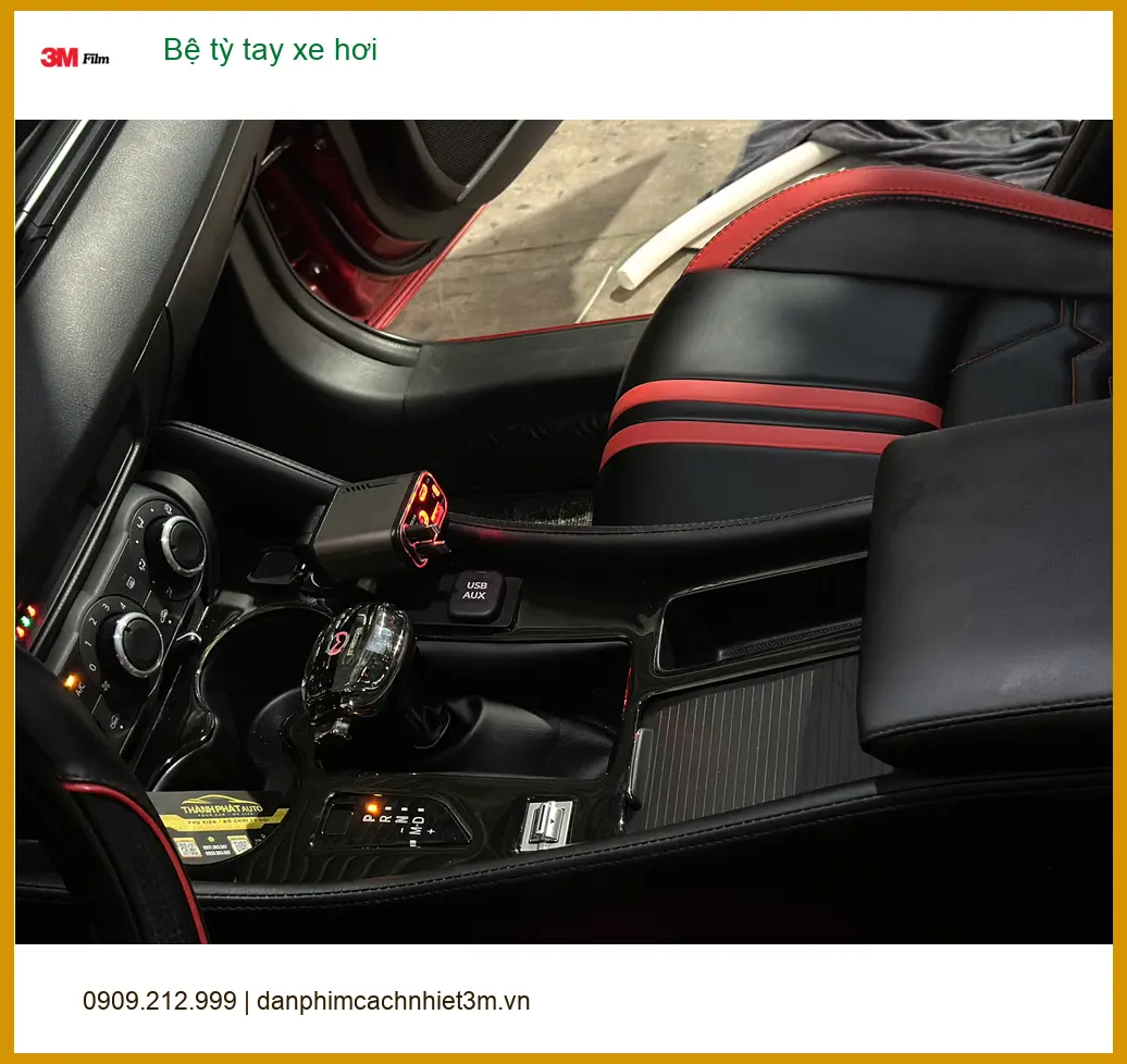 Anh Quý lắp bệ tỳ tay xe hơi cho Honda CRV tại Quận 6 để đỡ mỏi tay
