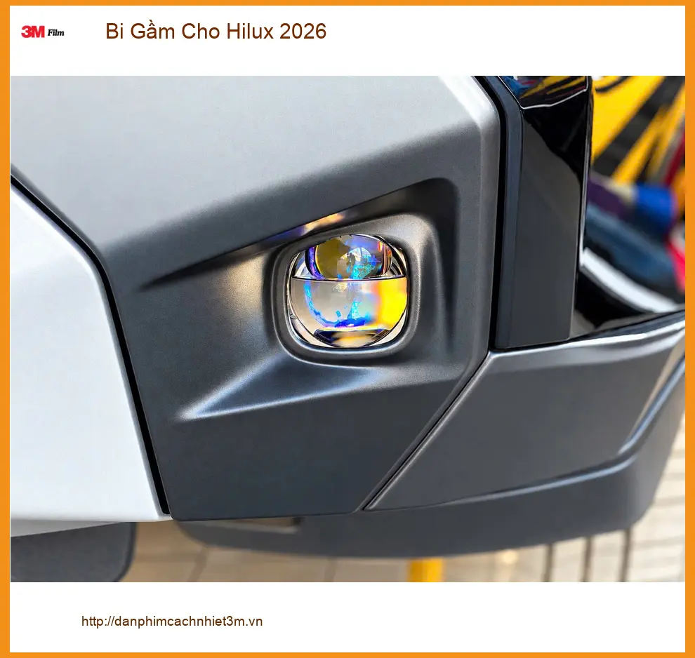 Anh Tấn lắp Bi Gầm cho Hilux 2026 để cải thiện tầm nhìn ban đêm ở Thủ Đức