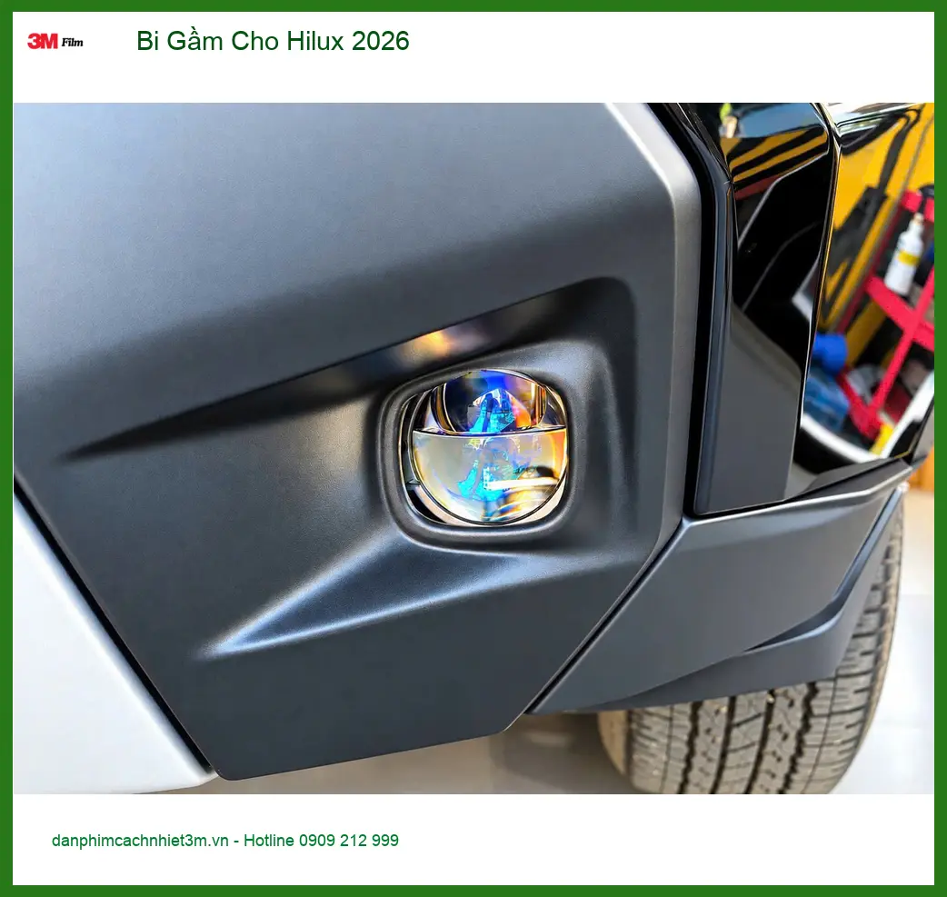 Anh Tấn lắp Bi Gầm cho Hilux 2026 để cải thiện tầm nhìn ban đêm ở Thủ Đức ảnh thực tế 2