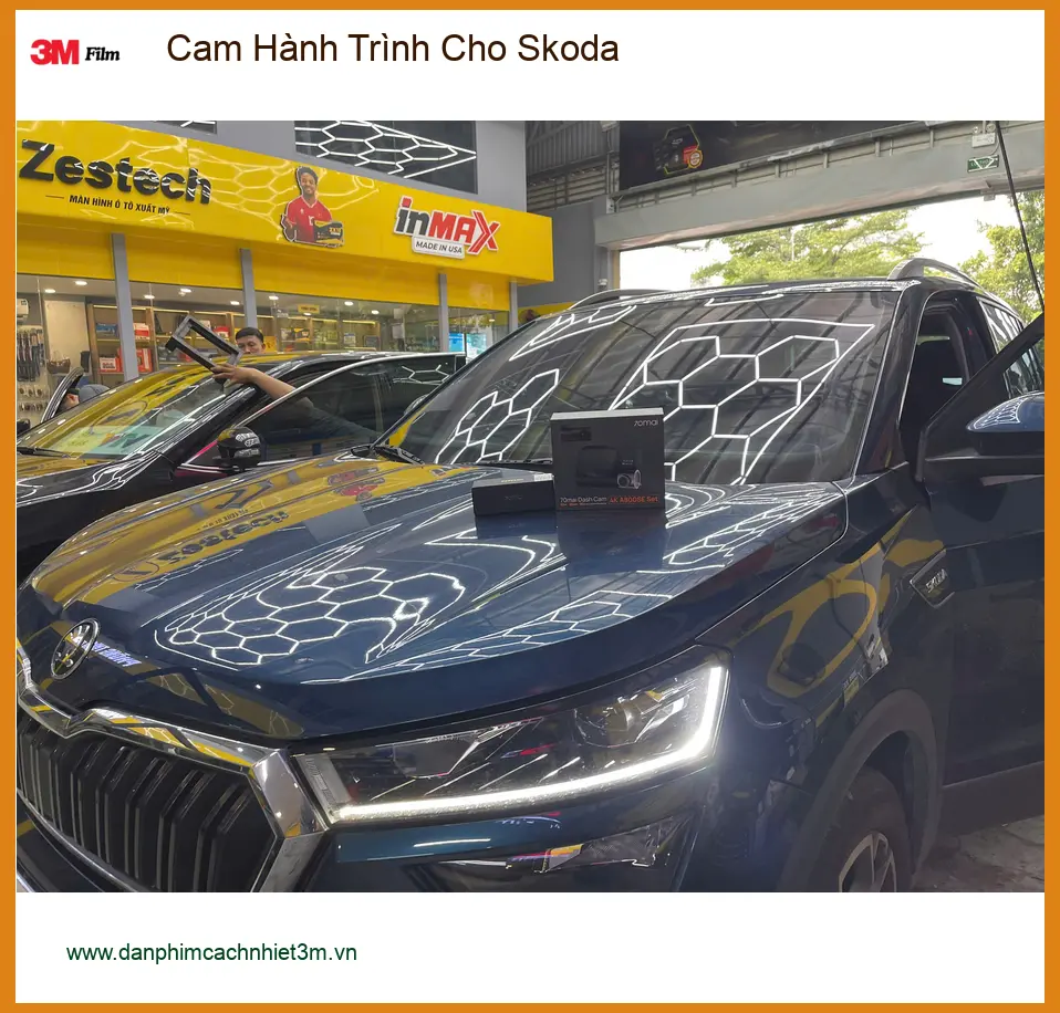 Chị Thảo lắp Cam Hành Trình cho Skoda Karoq tại Quận 9 để an tâm hơn khi lái xe đêm ảnh thực tế 3