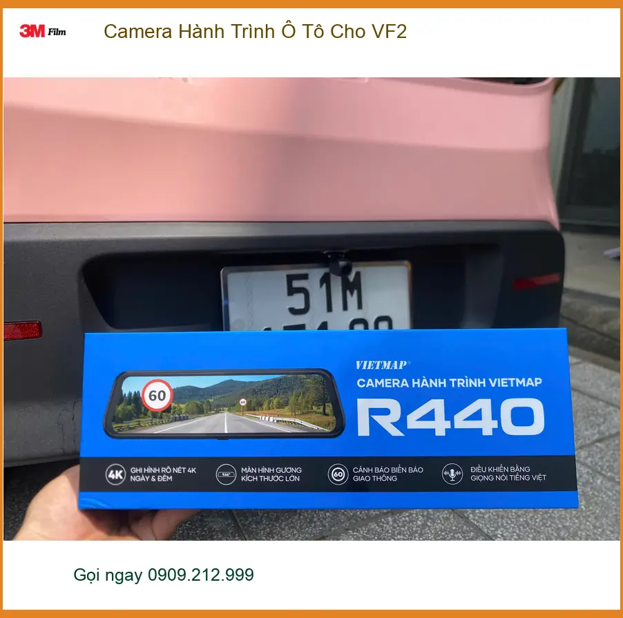 Chị Thanh lắp Camera Hành Trình Ô Tô cho VinFast VF2 tại Quận 9 để an tâm ghi hình.