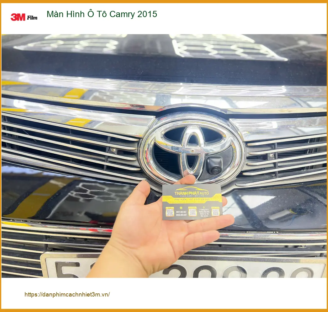 Chú Minh nâng cấp màn hình ô tô cho Camry 2015 tại Quận 9 vì màn zin quá cũ