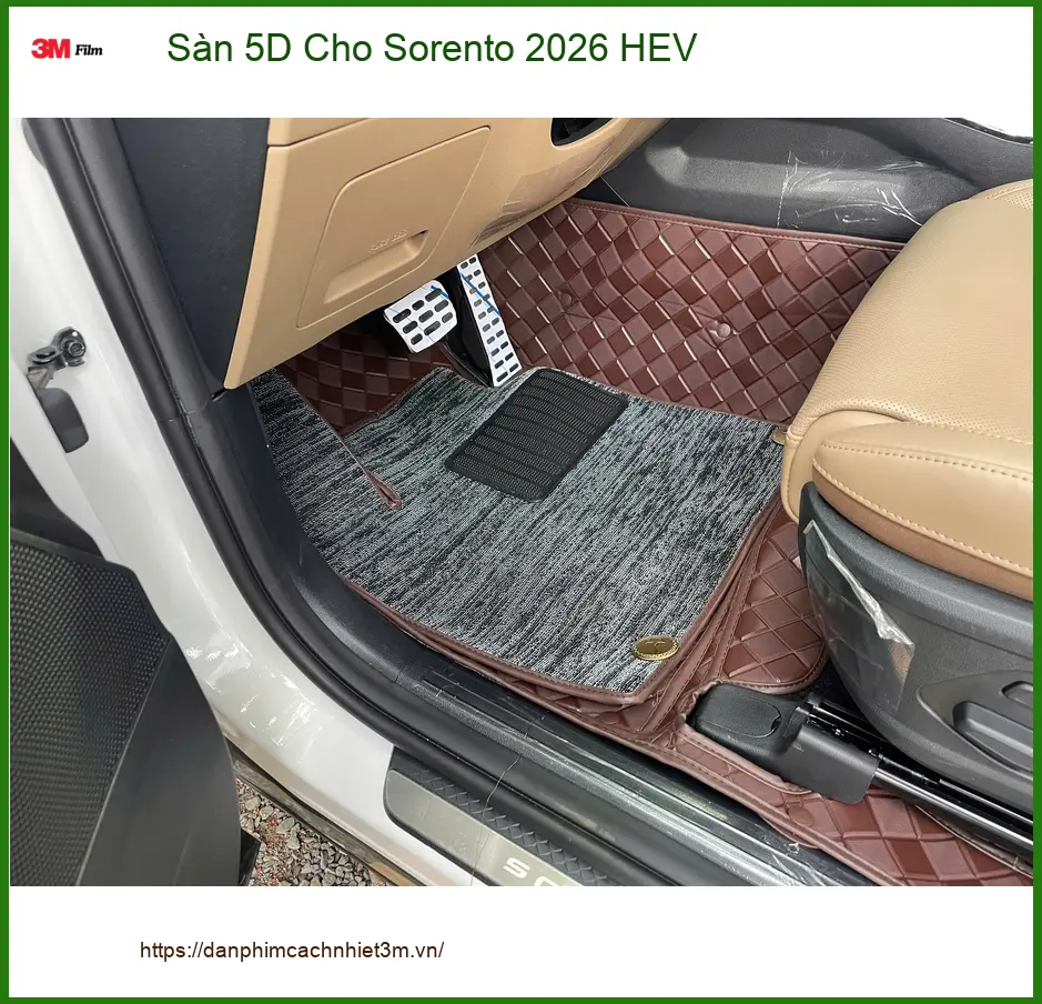 Chị Linh lắp sàn 5D cho Sorento 2026 HEV tại Quận 9 giữ xe sạch sẽ ảnh thực tế 4