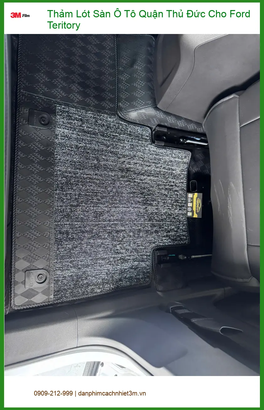 Anh Tùng lắp thảm lót sàn ô tô Ford Territory ở Thủ Đức vì thảm cũ khó vệ sinh ảnh thực tế 4